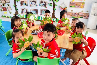 Hoạt động tạo hình ông mặt trời từ lá cây – lớp 3 tuổi B